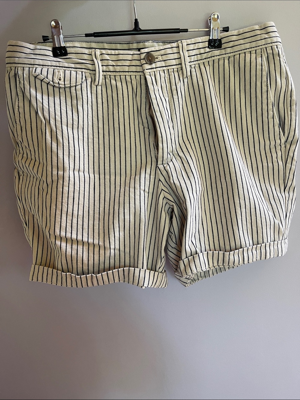 Banana Republic Cream & Navy Blue Pinstripe Bermuda Shorts 100% Cotton